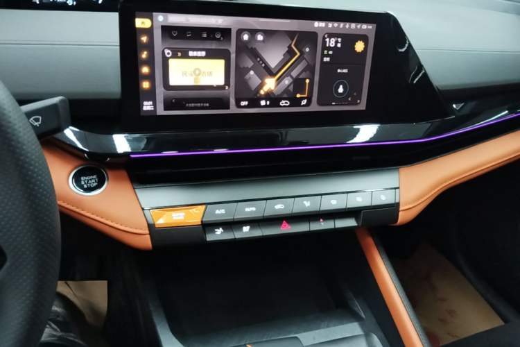 Used CHANGAN UNI-V 2023 1.5T Sport Edition Audio And AC Panel