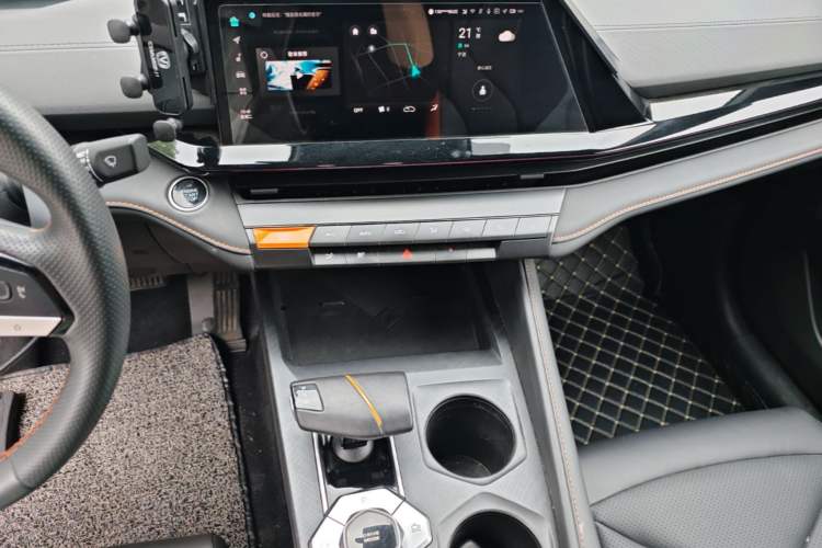 Used CHANGAN UNI-V 2023 1.5T Prestige Model Audio And AC Panel