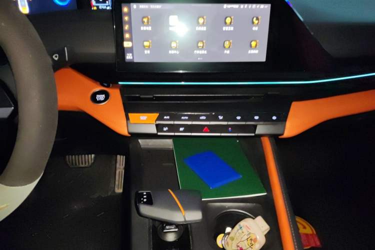 Used CHANGAN UNI-V 2023 2.0T Leading-Speed Edition Audio And AC Panel