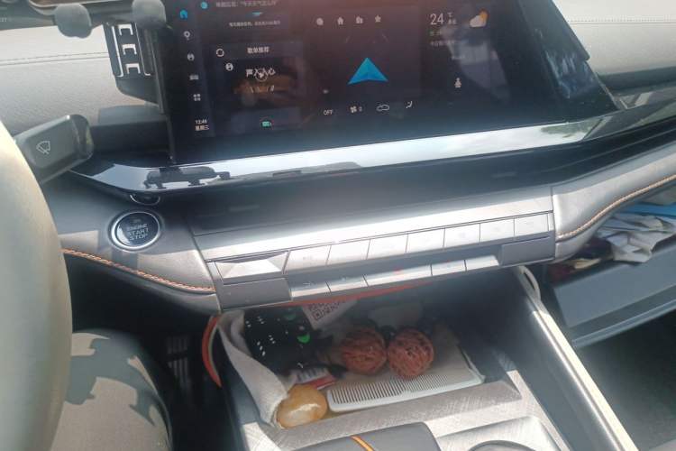 Used CHANGAN UNI-V 2023 1.5T Premium Model Audio And AC Panel