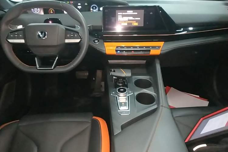 Used CHANGAN UNI-V 2023 1.5T Prestige Model Audio And AC Panel