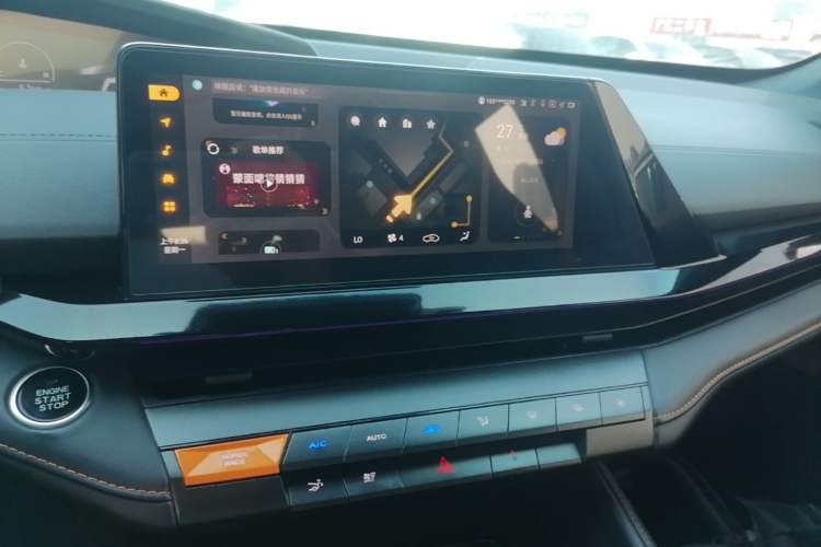 Used CHANGAN UNI-V 2023 1.5T Prestige Model Audio And AC Panel