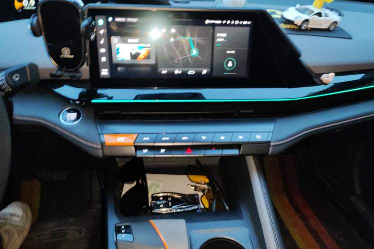 Used CHANGAN UNI-V 2023 1.5T Prestige Model Audio And AC Panel