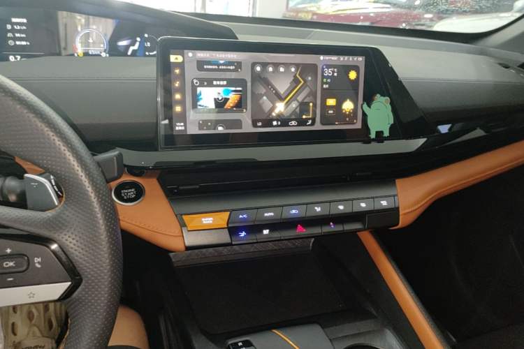 Used CHANGAN UNI-V 2023 2.0T Sport Edition Audio And AC Panel
