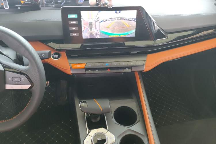 Used CHANGAN UNI-V 2023 2.0T Leading-Speed Edition Audio And AC Panel