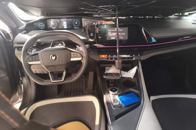 Used CHANGAN UNI-V 2023 1.5T Prestige Model Center Console