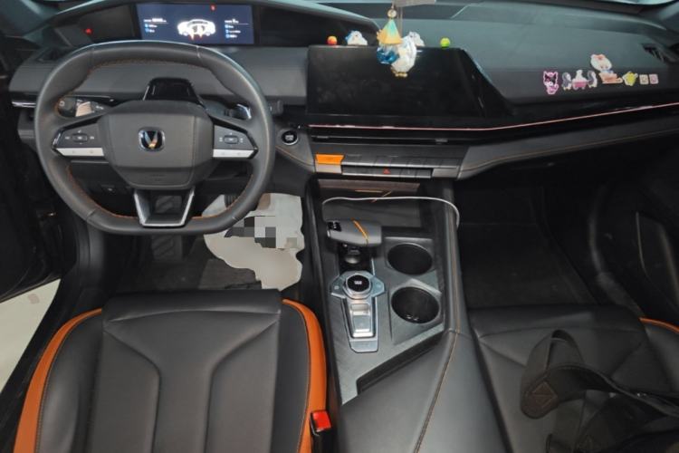 Used CHANGAN UNI-V 2023 1.5T Prestige Model Center Console