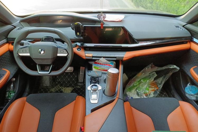 Used CHANGAN UNI-V 2023 1.5T Sport Edition Center Console