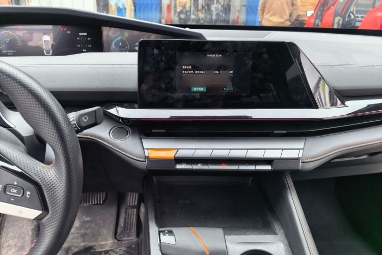 Used CHANGAN UNI-V 2023 1.5T Prestige Model Center Console
