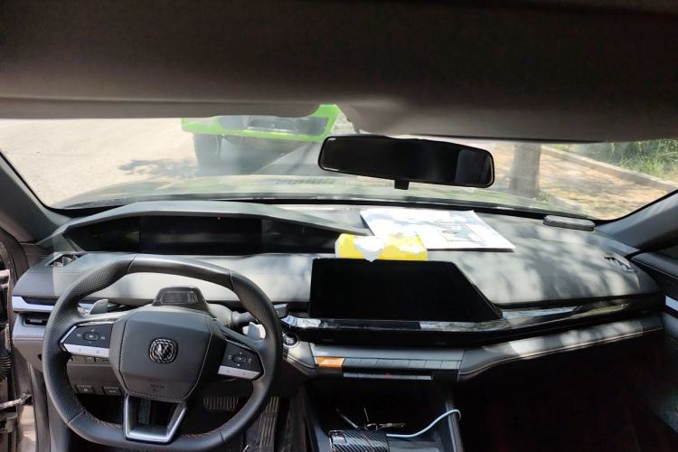 Used CHANGAN UNI-V 2023 1.5T Prestige Model Center Console