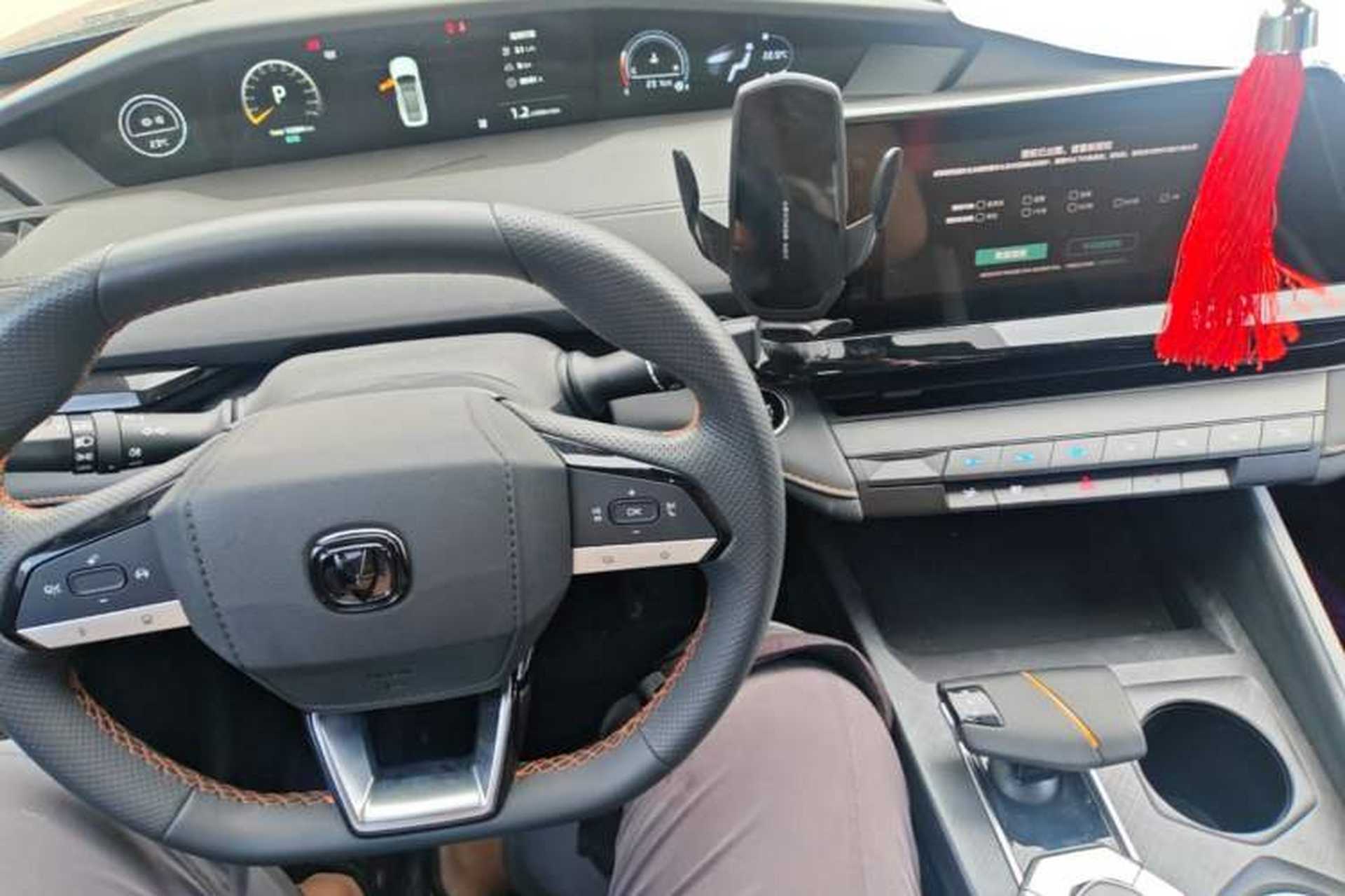 Used CHANGAN UNI-V 2023 1.5T Premium Model Center Console