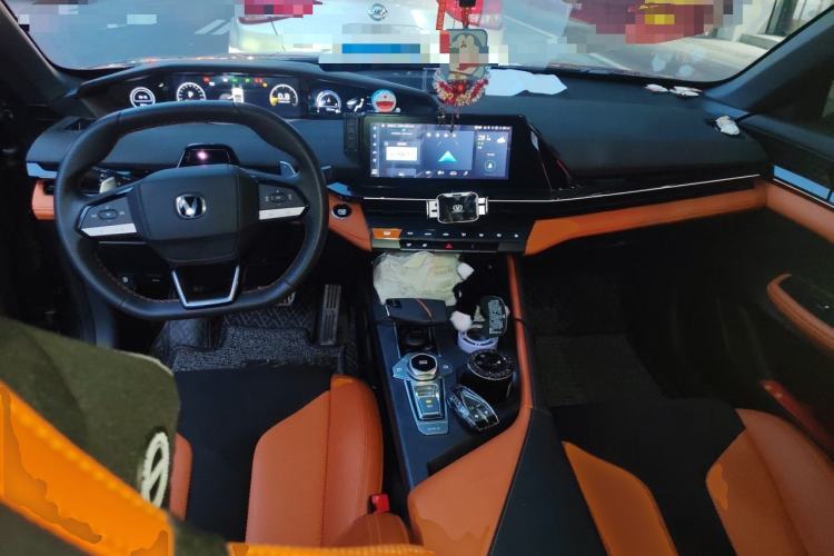 Used CHANGAN UNI-V 2023 1.5T Sport Edition Center Console