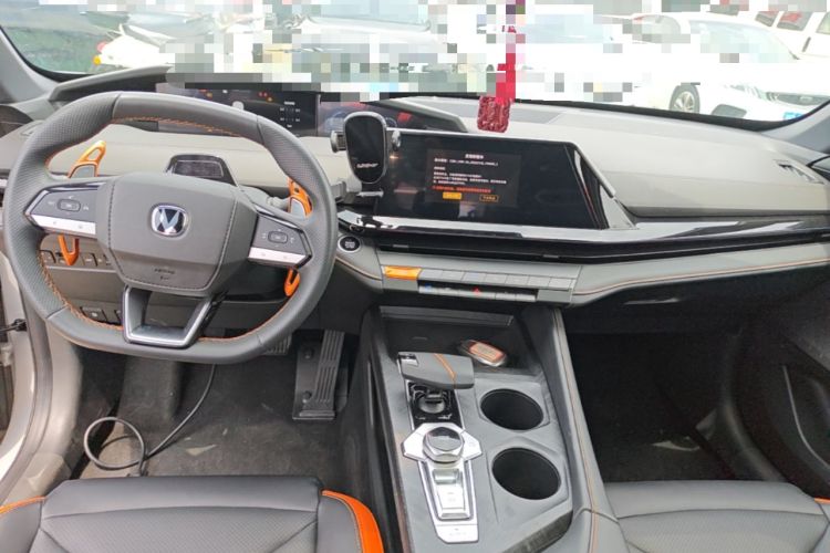 Used CHANGAN UNI-V 2023 1.5T Prestige Model Center Console