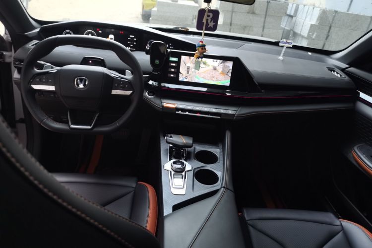 Used CHANGAN UNI-V 2023 1.5T Prestige Model Center Console
