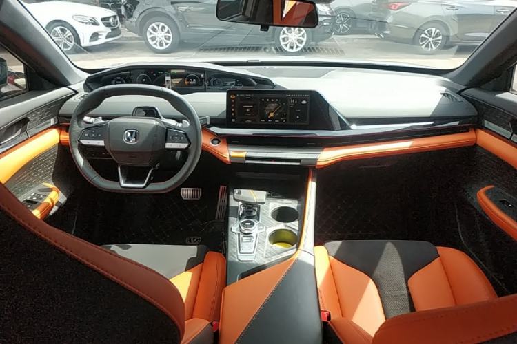 Used CHANGAN UNI-V 2023 1.5T Sport Edition Center Console