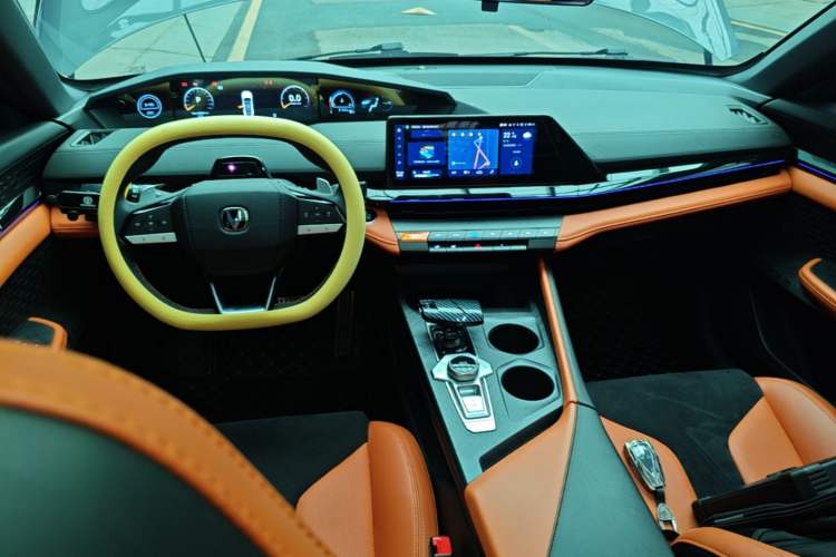 Used CHANGAN UNI-V 2023 1.5T Sport Edition Center Console