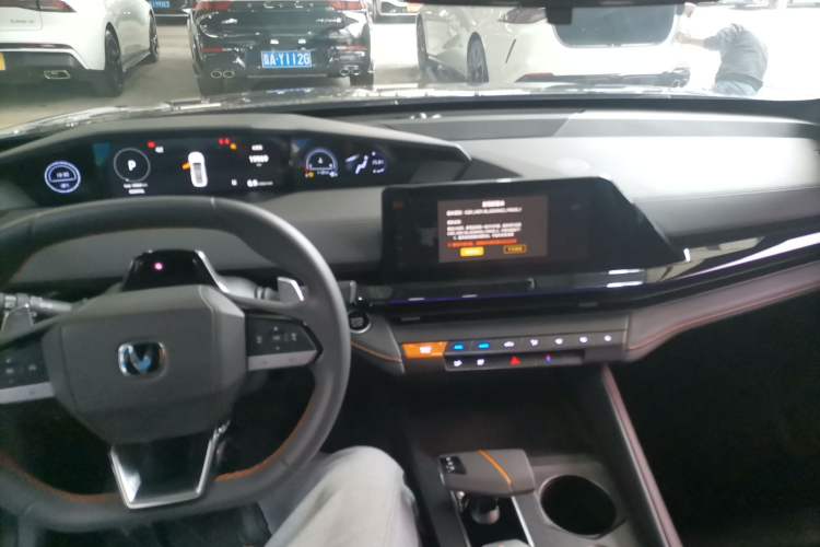 Used CHANGAN UNI-V 2023 1.5T Prestige Model Center Console