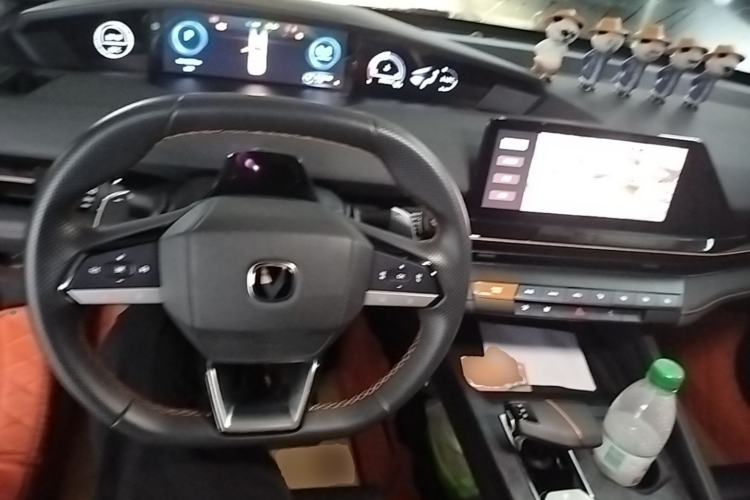 Used CHANGAN UNI-V 2023 1.5T Prestige Model Center Console