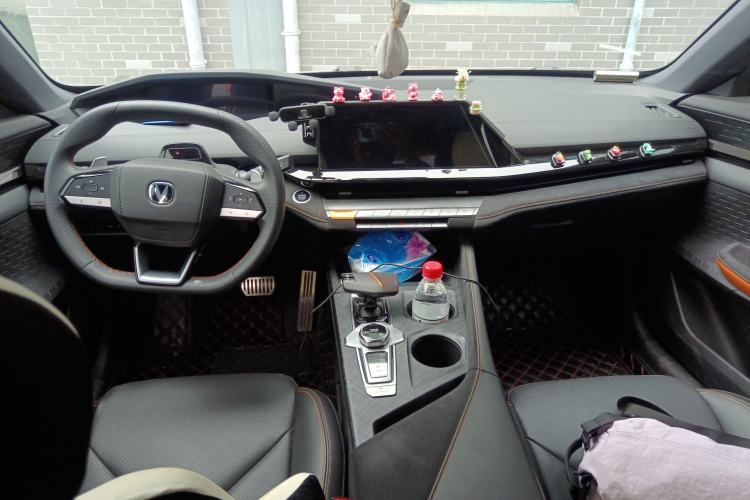 Used CHANGAN UNI-V 2023 1.5T Sport Edition Center Console