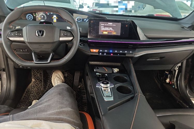 Used CHANGAN UNI-V 2023 1.5T Prestige Model Center Console