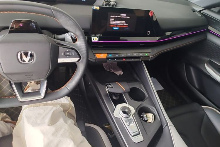 Used CHANGAN UNI-V 2023 1.5T Prestige Model Center Console