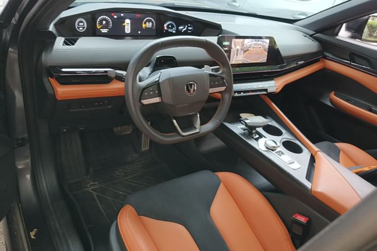 Used CHANGAN UNI-V 2023 2.0T Leading-Speed Edition Center Console