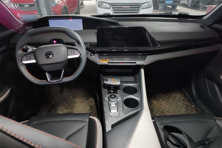 Used CHANGAN UNI-V 2023 1.5T Prestige Model Center Console