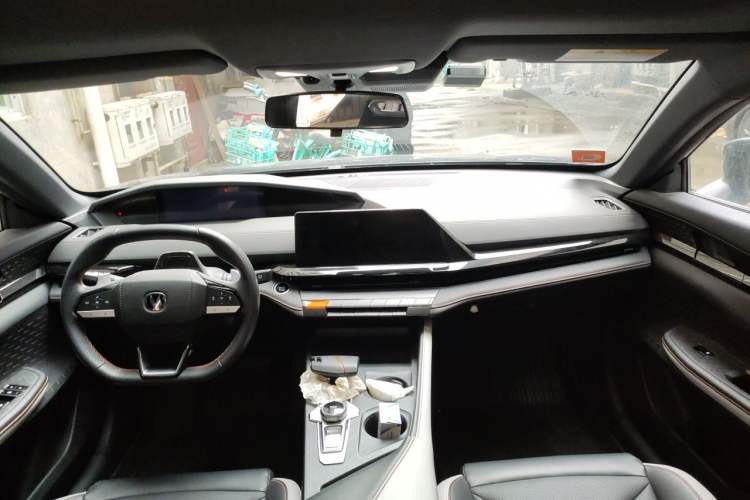 Used CHANGAN UNI-V 2023 1.5T Prestige Model Center Console