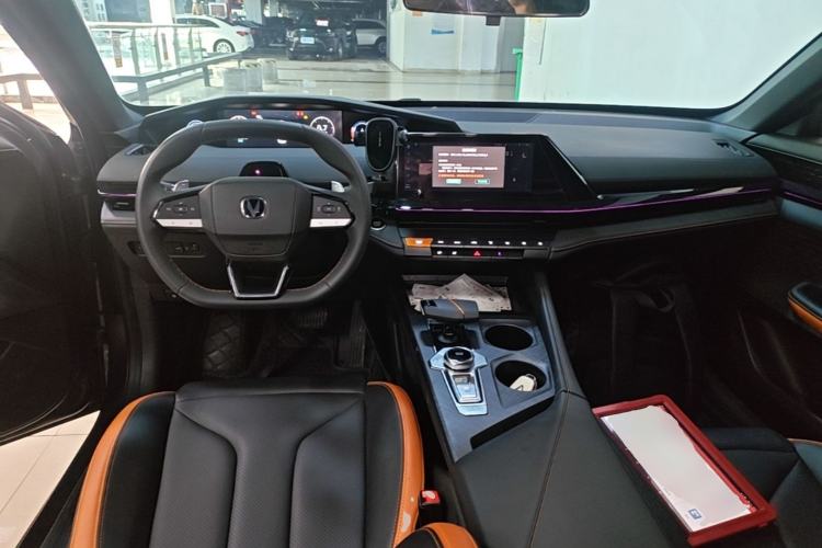 Used CHANGAN UNI-V 2023 1.5T Prestige Model Center Console