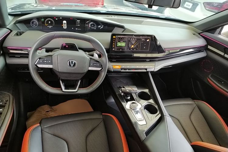 Used CHANGAN UNI-V 2023 1.5T Prestige Model Center Console