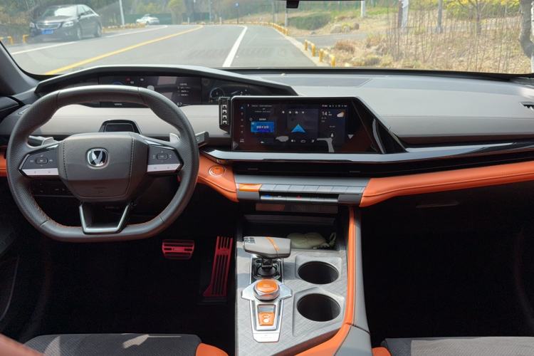 Used CHANGAN UNI-V 2023 1.5T Sport Edition Center Console