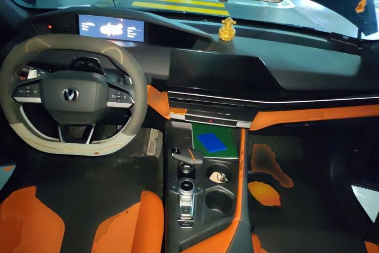 Used CHANGAN UNI-V 2023 2.0T Leading-Speed Edition Center Console
