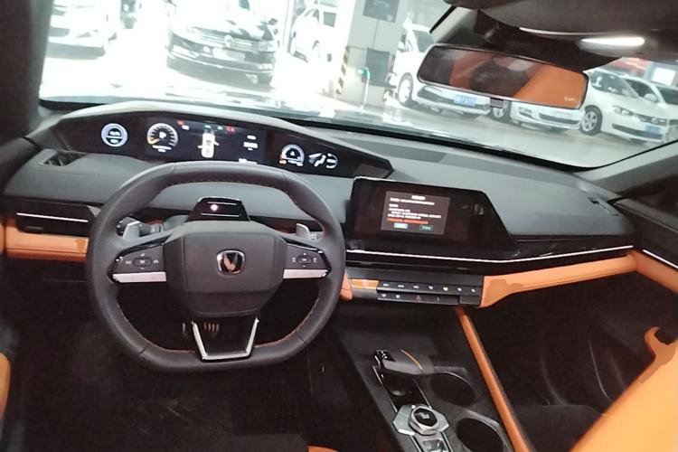Used CHANGAN UNI-V 2023 1.5T Sport Edition Center Console