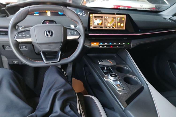 Used CHANGAN UNI-V 2023 1.5T Prestige Model Center Console