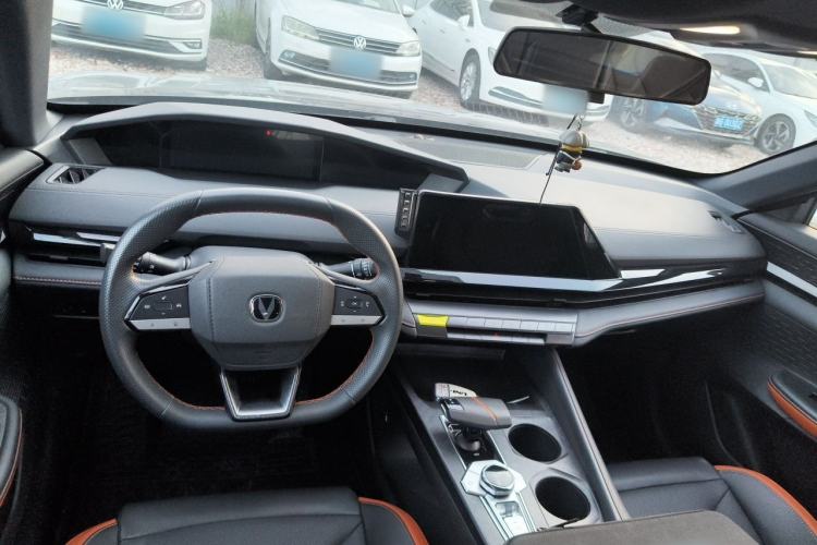 Used CHANGAN UNI-V 2023 1.5T Premium Model Center Console
