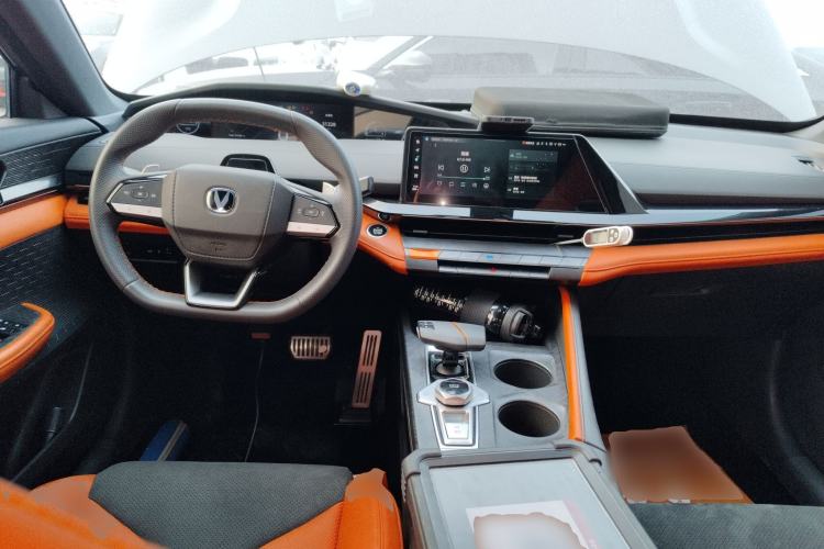 Used CHANGAN UNI-V 2023 1.5T Sport Edition Center Console