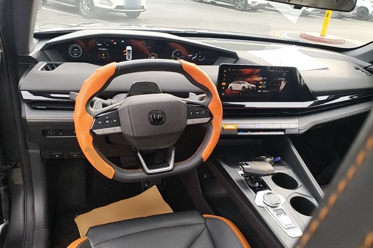 Used CHANGAN UNI-V 2023 1.5T Prestige Model Center Console