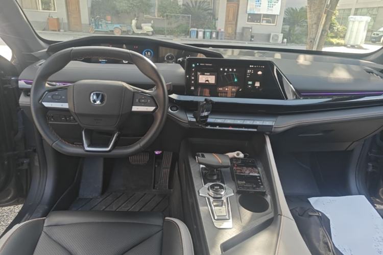 Used CHANGAN UNI-V 2023 1.5T Premium Model Center Console