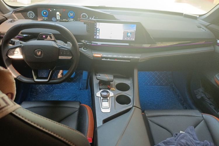 Used CHANGAN UNI-V 2023 1.5T Prestige Model Center Console