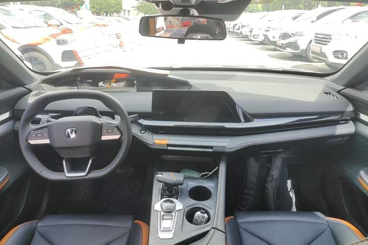Used CHANGAN UNI-V 2023 1.5T Prestige Model Center Console