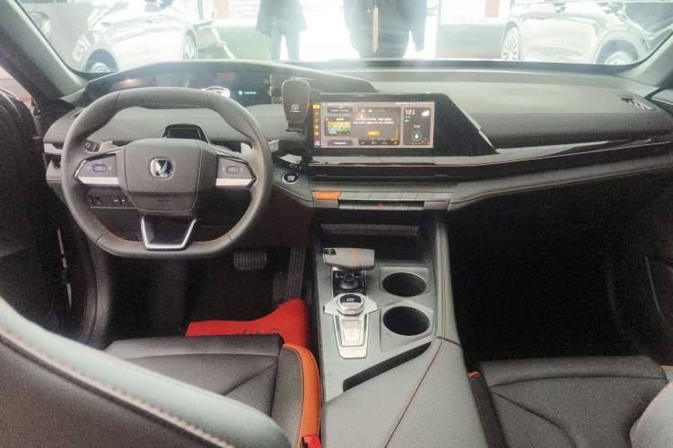 Used CHANGAN UNI-V 2023 1.5T Smart Navigation Version Center Console