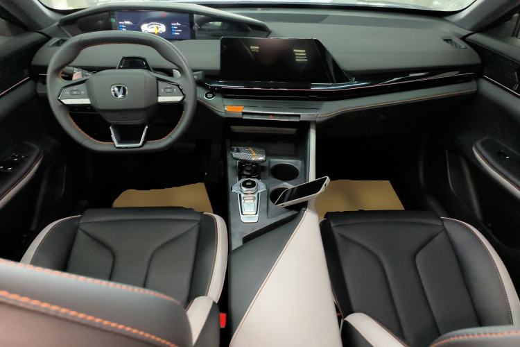 Used CHANGAN UNI-V 2023 1.5T Prestige Model Center Console