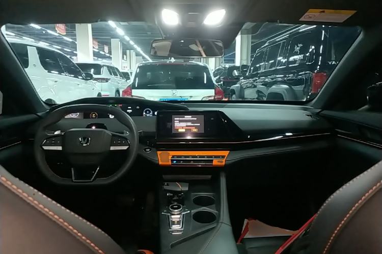 Used CHANGAN UNI-V 2023 1.5T Prestige Model Center Console