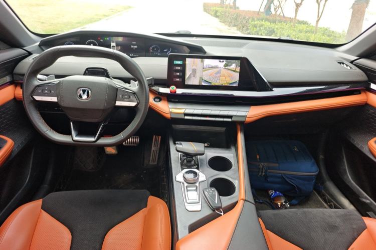 Used CHANGAN UNI-V 2023 1.5T Sport Edition Center Console