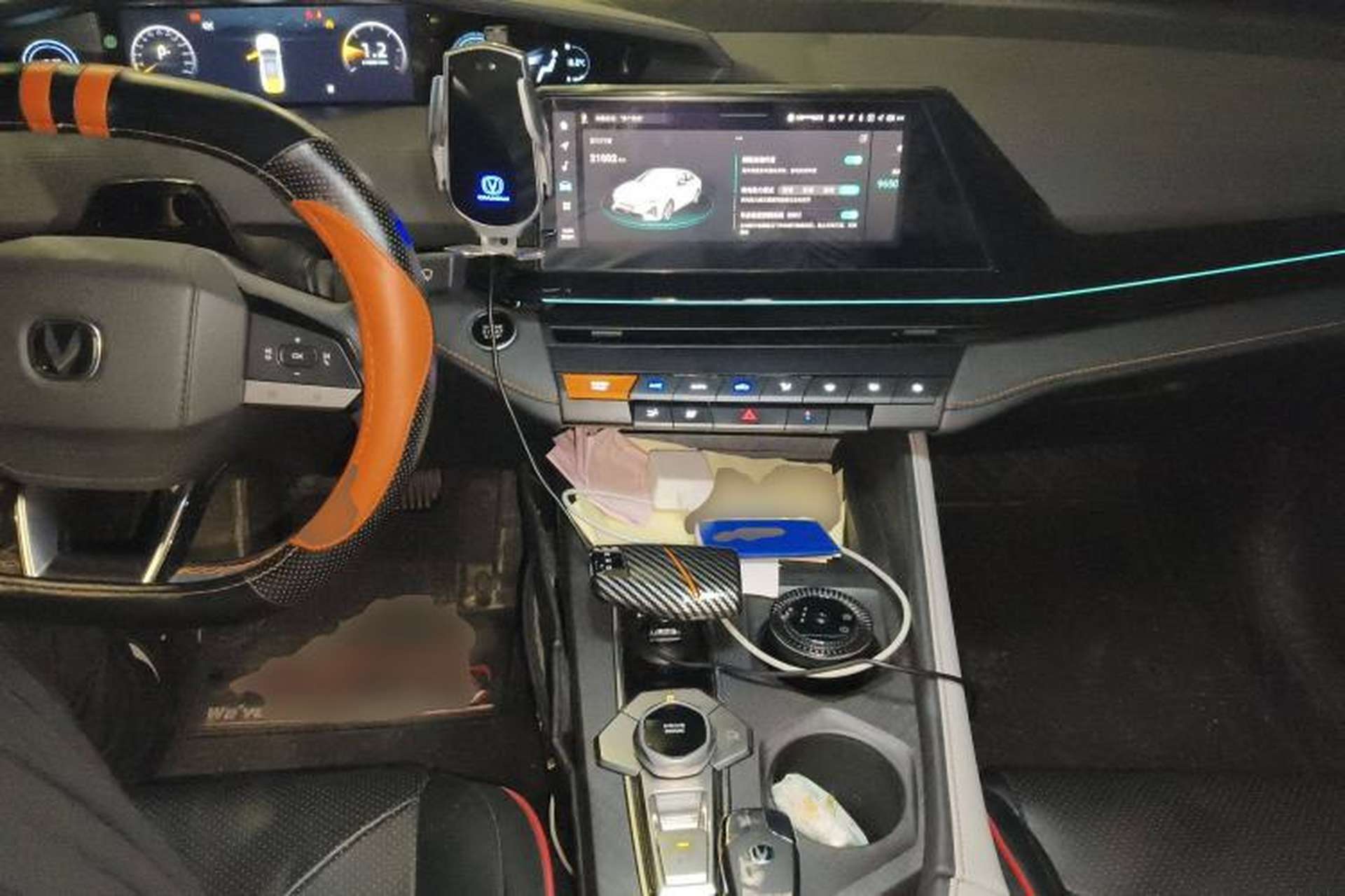 Used CHANGAN UNI-V 2023 1.5T Prestige Model Center Console