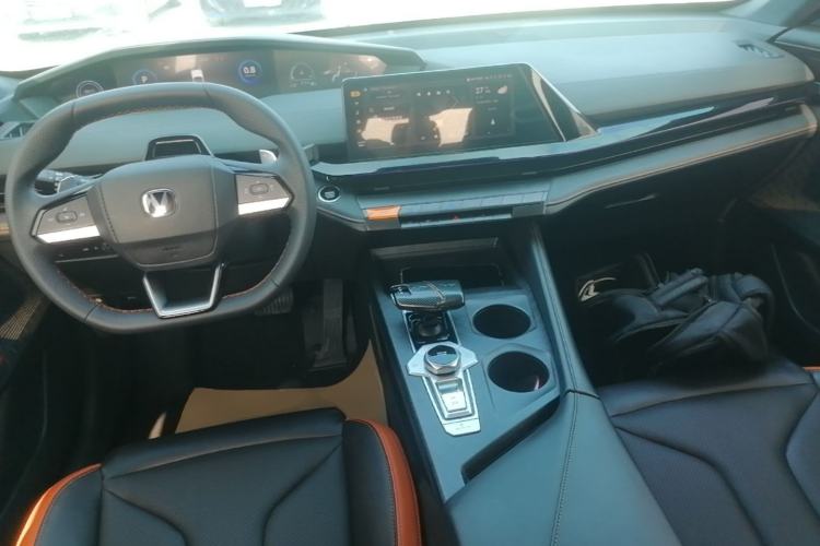 Used CHANGAN UNI-V 2023 1.5T Prestige Model Center Console