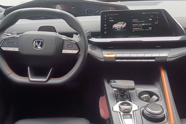 Used CHANGAN UNI-V 2023 1.5T Prestige Model Center Console