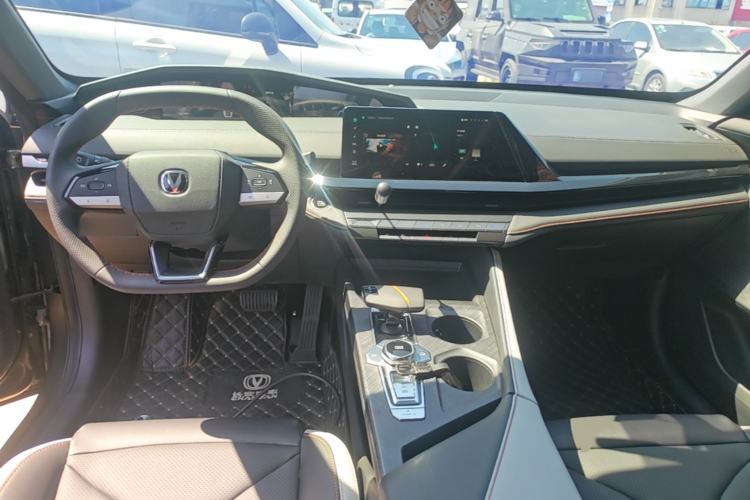 Used CHANGAN UNI-V 2023 1.5T Premium Model Center Console