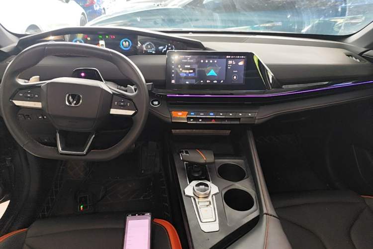 Used CHANGAN UNI-V 2023 1.5T Prestige Model Center Console