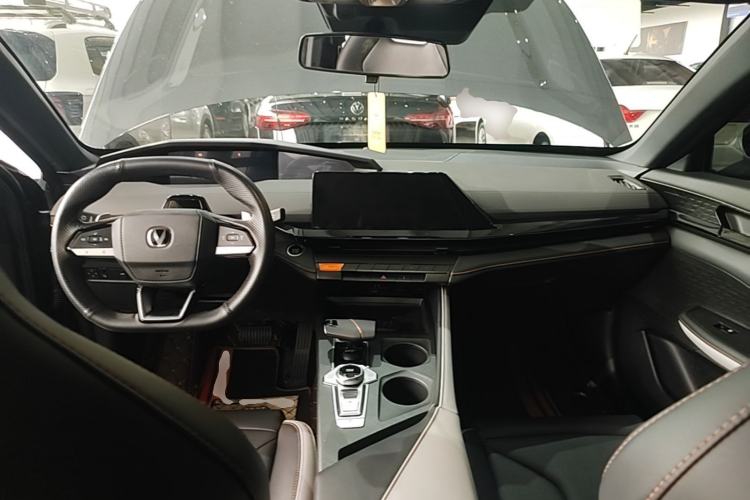 Used CHANGAN UNI-V 2023 1.5T Prestige Model Center Console